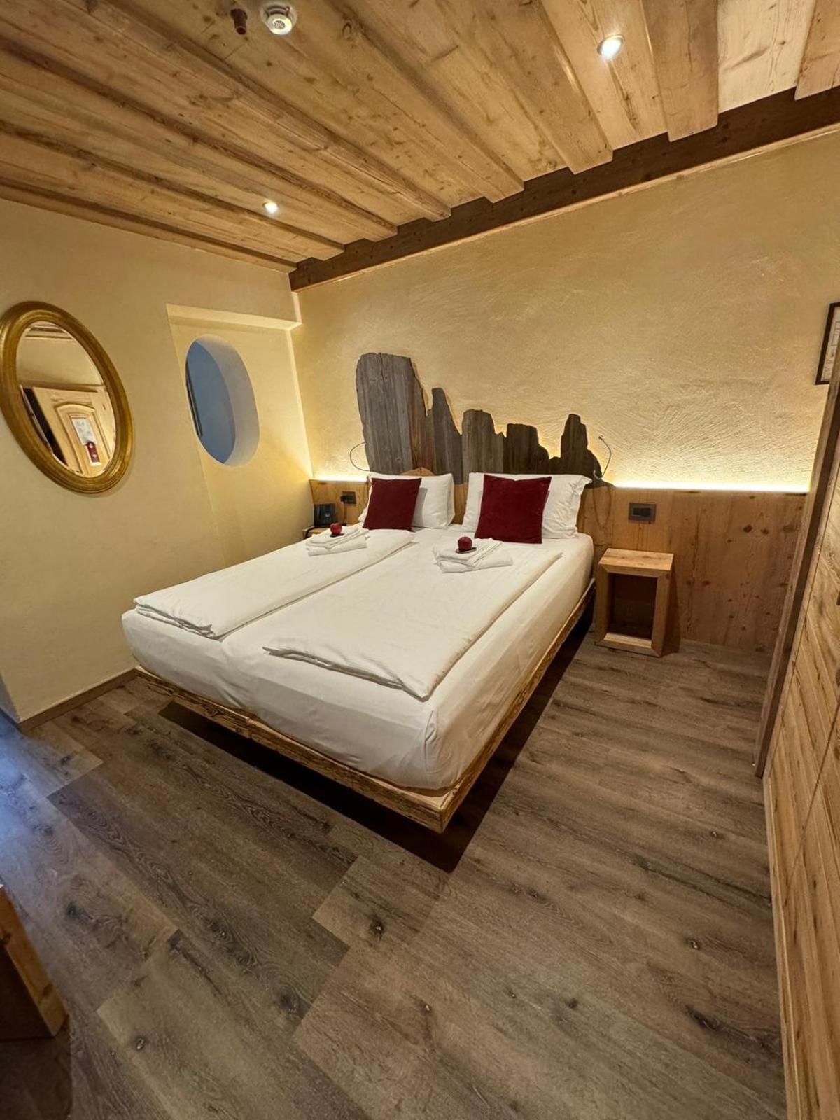 Hotel Ciasa Lorenzi Cortina dʼAmpezzo Exterior foto